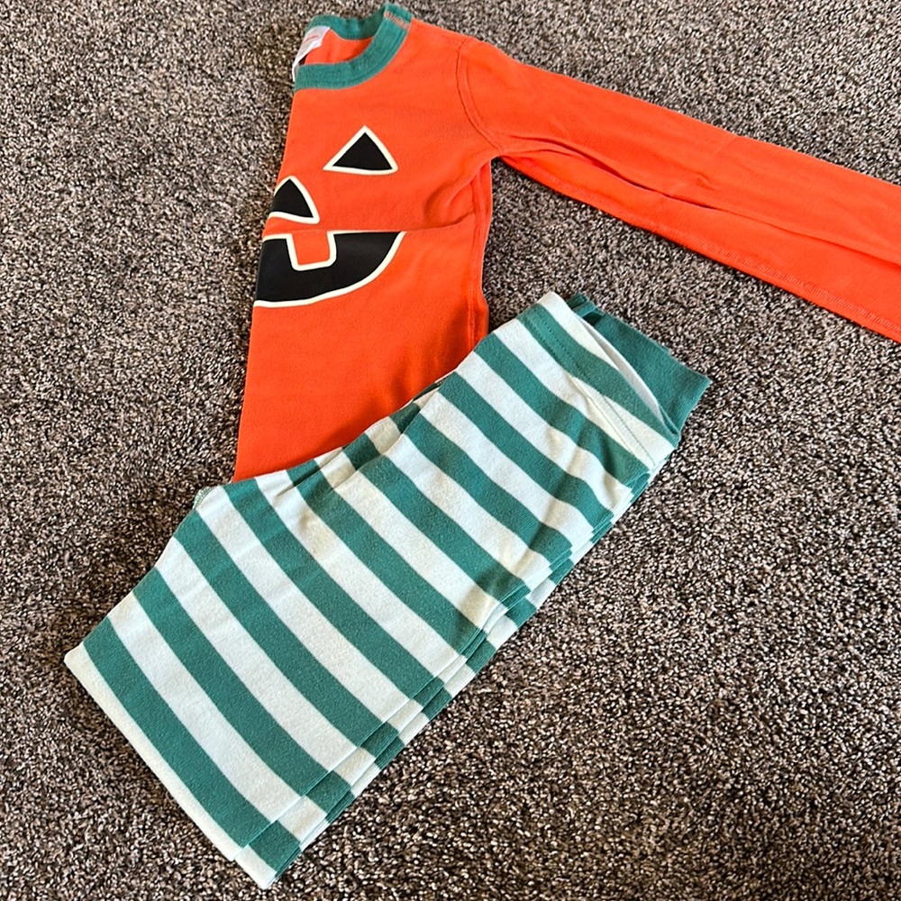 Hanna Andersson pjs size 6/7
